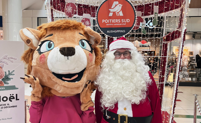 Mascotte avec Père Noel
