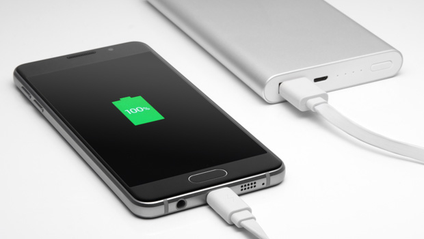 Image batterie Externe pour actualité Borne plugheur Aushopping Poitiers Sud